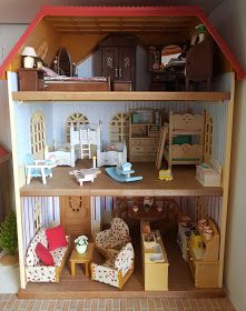 Arcfield: A Sylvanian Village: Cedar Terrace House Tour Calico Critters House Ideas, Cedar Terrace, Calico Critters Furniture, Sylvanian Families House, Calico Critters Families, Doll House Plans, Doll House Crafts, Calico Critters, Girl Bedroom Decor