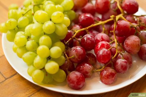 Best Way To Store Grapes In Fridge, Storing Grapes In Fridge, Store Grapes In Fridge, How To Store Grapes In Fridge, How To Store Grapes, Healthy Movie Snacks, Fruit Dips, Freezing Fruit, Fruit Lunch