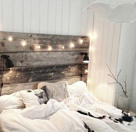 Everything I love... White, rustic, and twinkle lights! Head Board, Tumblr Rooms, Hus Inspiration, Rustic Bedroom, Dream Bedroom, My New Room, Apartment Living, Home Fashion, Dream Room