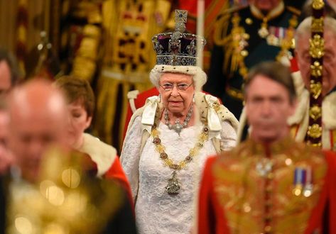 Can Queen Elizabeth II Abdicate the Throne? Ratu Elizabeth, Vévodkyně Kate, Fürstin Charlene, Princ Harry, Kate Und William, Imperial State Crown, Prinz Harry, Reine Elizabeth, Camilla Parker Bowles