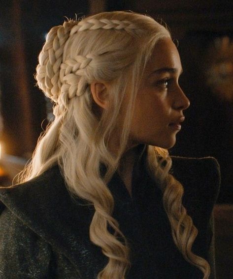 Easy Hairstyles For Women, Daenerys Hair, Daenerys Costume, Targaryen Hair, Daenerys Targaryen Icons, Emilia Clarke Daenerys Targaryen, Quick And Easy Hairstyles, Life Movie, Game Of Throne Daenerys