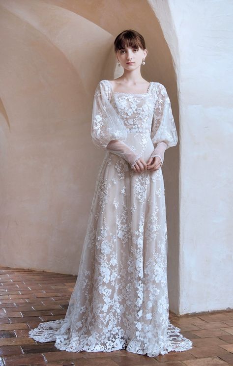 Wedding Dress Square Neckline, Vintage Wedding Dress Lace, Retro Wedding Dress, Puff Sleeve Wedding Dress, Retro Wedding Dresses, Wedding Dress Romantic, Satin Mermaid Wedding Dress, Bridal Showroom, Courthouse Wedding Dress