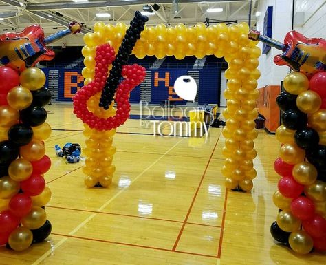 Rock N Roll!  This square balloon arch features a balloon guitar.  Combine it with a few matching columns and you have an entrance fit for any rockstar | Balloons by Tommy | #balloonsbytommy Party Balloon Ideas, Rock And Roll Theme Party, Rock And Roll Birthday Party, Music Centerpieces, Guitar Party, Rock Star Theme, 50s Theme Parties, Rock And Roll Birthday, Rock Star Party