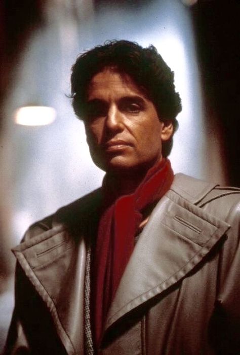 Chris Sarandon as Jerry Dandridge in Fright Night.... So incredibly Sexy !!! Fright Night 1985, Amanda Bearse, Jerry Dandridge, Strangers In The Night, Chris Sarandon, Happy Birthday Chris, Vampire Film, Night Film, Vampire Love