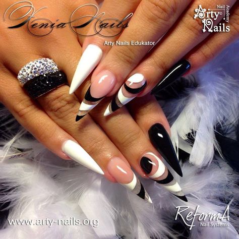 Black and white stilettos. ..very pretty Black And White Stiletto Nails, White Stiletto Nails, Nail Art Black, Black And White Nail, Stiletto Nail Art, Nails Stiletto, Stiletto Nails Designs, White Nail Art, White Nail Designs