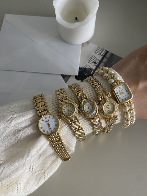 find the most beautiful vintage old money style watches on our website Old Money Jewellery, Old Money Watches, Old Money Accessories, Old Money Watch, Dainty Watches, Old Money Jewelry, Vintage Old Money, Rich City, Luxurious Watch