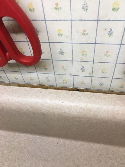 How To Fix Gap Between Countertop And Wall, Paint Smell, Diy Bathtub, Quartz Backsplash, Countertop Backsplash, Ikea Wall, Pvc Trim, How To Install Countertops, Bathtub Drain