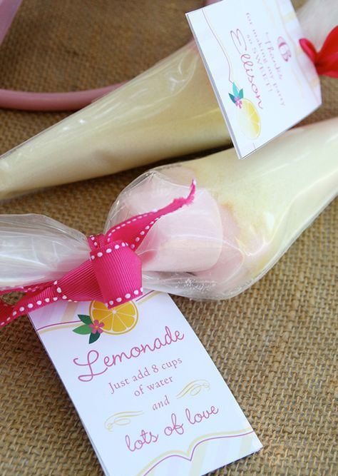 Party favor - Make your own pink lemonade. Love the ribbon & tag. Cute idea that is inexpensive. Party Ideas Drinking, Lemonade Party Favors, Lemonade Stand Party, Lemonade Birthday, Pink Lemonade Party, Ice Cream Parlour, Lemonade Party, Super Party, Crafty Mama