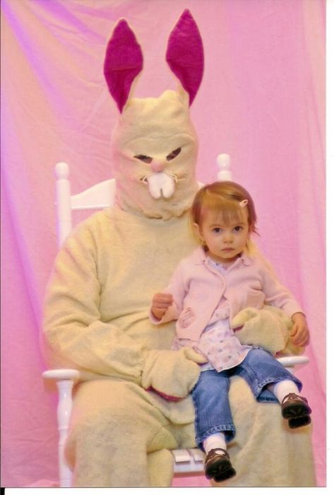 wth bunny - looks a DIY bunny costume Creepy Easter, Evil Bunny, Easter Bunny Pictures, Easter Bunny Costume, Silly Rabbit, Happy Easter Everyone, White Rabbits, Funny Easter, Creepy Pictures