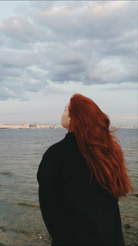 Sunset Red Hair, Autumn Red Hair, Ginger Hair Girl, Witchy Hair, How To Have Style, Hair Color Underneath, Ginger Hair Color, Ginger Girls, Copper Hair