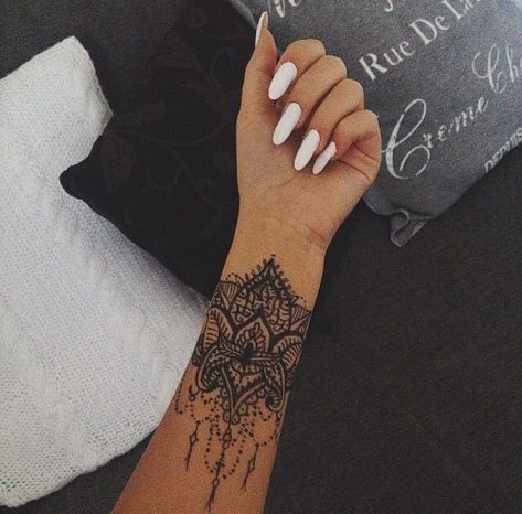 Best Sleeve Tattoos For Women, Inner Wrist Tattoos, Mandala Wrist Tattoo, Wrist Tattoo Cover Up, Mandala Hand Tattoos, Cuff Tattoo, Tattoo World, Inspiration Tattoos, Forearm Tattoo Women