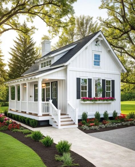 Small Home Outside Design, White House With Black Trim, Beautiful Shops, Cute Cottages, Flip House, Tiny House Floor Plans, Trailer Home, Wooden Houses, Small Cottage