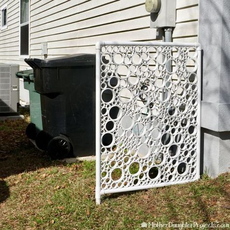 DIY PVC pipe privacy screen! Is your garbage screaming to have a new screen. DIY a new and beautiful privacy screen with some pvc. Inspiration is everywhere! #diy #privacyfence #outdoor #pvc Screening For Gardens, Yard Screens Outdoor Privacy, Pvc Trellis Diy, Pvc Fencing Ideas, Pvc Fence Ideas, Pvc Projects Diy Ideas, Pvc Trellis, Pvc Pipe Garden Ideas, Restaurant Inspiration