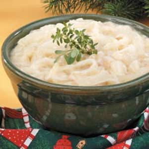 Creamed Onions Creamed Onions Recipe, Creamed Pearl Onions Recipe, Pearl Onion Recipe, Onion Casserole, Creamed Onions, Pearl Onions, Onion Recipes, Vegetable Sides, Side Recipes