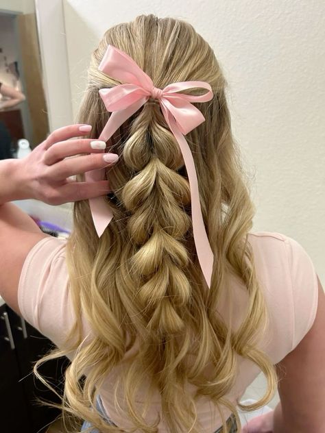 Adorable Hairstyles, Girly Hairstyles, Cheer Hair, Simple Hairstyles, Balayage Blonde, Hairstyle Inspo, Bow Hairstyle, Ribbon Hairstyle, Peinados Fáciles Para Cabello Corto