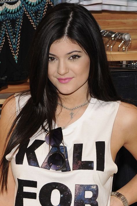 hbz-kylie-jenner-transformation-2013-GettyImages-175702511 Kylie Jenner Height, Kylie Jenner Hair Extensions, Kylie Jenner 2013, Dark Berry Lipstick, Kylie Jenner Transformation, Kylie Jenner Body, Long Ombre Hair, Beauty Transformation, Kylie Jenner Lips