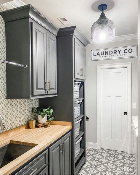 Creating an accent wall in your laundry room doesn't have to cost a lot. Especially with peel and stick wallpaper! 5 fun ways to update your laundry room here. Laundry Room Paint Color, Laundry Room Paint, Grey Laundry Rooms, Laundry Room Colors, Laundry Room Update, Laundy Room, Laundry Room Lighting, Laundry Room Ideas Small Space, Laundry Room Wallpaper