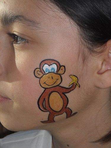 monkey face paint Monkey Face Paint Easy, Monkey Halloween Makeup, Gorilla Face Paint, Simple Monkey Face Paint, Cute Monkey Makeup Halloween, Monkey Facepainting, Monkey Makeup, Jungle Face Paint Kids, Monkey Face Paint