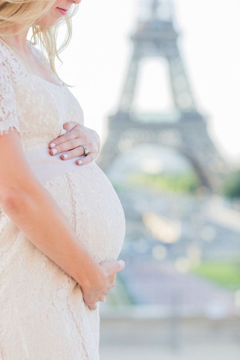 A beautiful maternity session in Paris in the summer! Paris Baby Announcement, Pregnant In Paris, Paris Maternity Photoshoot, Paris Pregnancy Announcement, Paris Shoot, Paris In The Summer, Paris September, Grey Photography, Baby Announcement Photoshoot