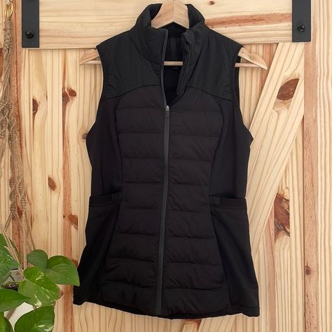 Like new lululemon vest Lulu Vest Outfit, Lululemon Puffer Vest, Lululemon Vest Outfit, Lululemon Vest, Christmas Board, Black Down, Dr Closet, Vest Outfits