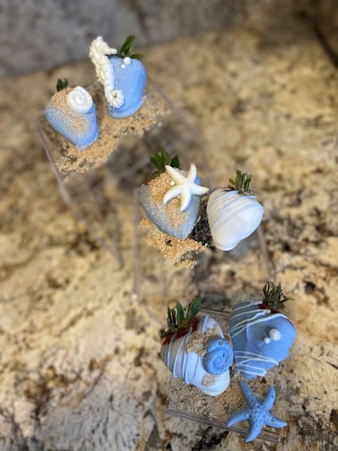 Ocean Chocolate Covered Strawberries, Beach Strawberries, Under The Sea Strawberries, Ocean Theme Desserts, Bachelorette Desserts, Beach Dessert, Strawberry Tower, Chocolate Bar Recipe, Chocolate Covered Strawberries Bouquet