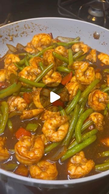 seafood on Instagram: "Shrimp & green beans stir fry🔥🦐

📽️ & recipe by @spiceitupwithnae 

Follow @seafoodishh for more🦀🐙🦞

This recipe is sooo good! You have to try it 🤤

Ingredients:
1 pound of raw shrimp
Teriyaki sauce
Light soy sauce
Sesame oil
Hot chili oil
Onions
Bell peppers
Fresh green beans
Season your shrimp with:
Black pepper
Onion and garlic powder
Complete seasoning
Smoked paprika

#seafood #seafoodlovers #fypシ #shrimp #food" Green Beans Stir Fry, Shrimp Teriyaki, Beans Stir Fry, Shrimp And Green Beans, Complete Seasoning, Hot Chili Oil, Raw Shrimp, Fry Recipes, Fresh Green Beans