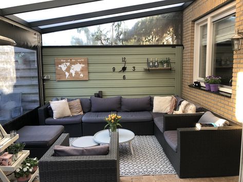 Closed Deck Ideas, Terras Ideas, Pergola Area, Garden Roof, Covered Patio Design, Backyard Seating Area, Backyard House, Modern Pergola, Garden Privacy