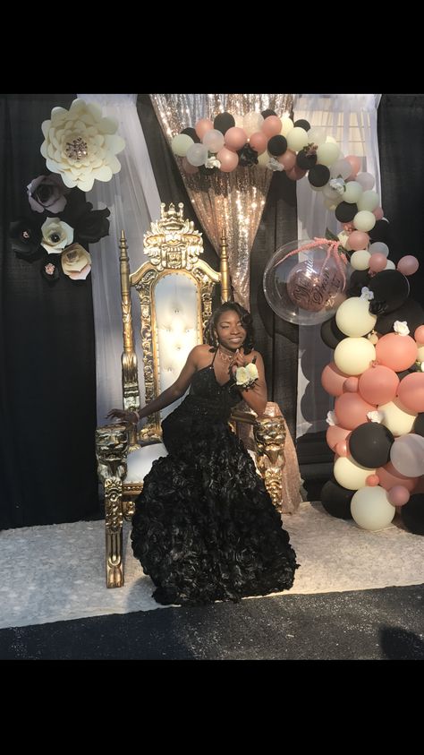 Prom Send Off Ideas, Prom Send Off Ideas Decorations, Send Off Ideas, Prom Send Off, College Announcements, Girl Prom, Prom Decor, Graduation Balloons, Champagne Party