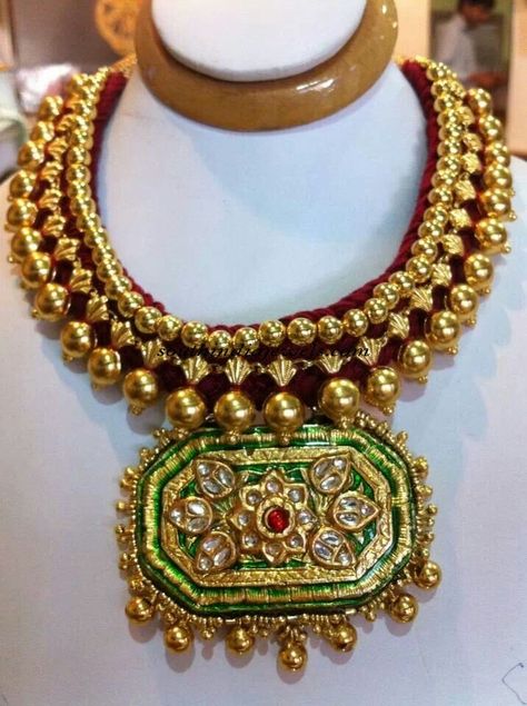 Antic Jewellery, Latest Indian Jewellery, Pure Gold Jewellery, Antique Jewellery Designs, Traditional Outfit, Antique Jewelry Indian, Bridal Jewelry Collection, 22 Carat Gold, Wedding Jewellery Collection