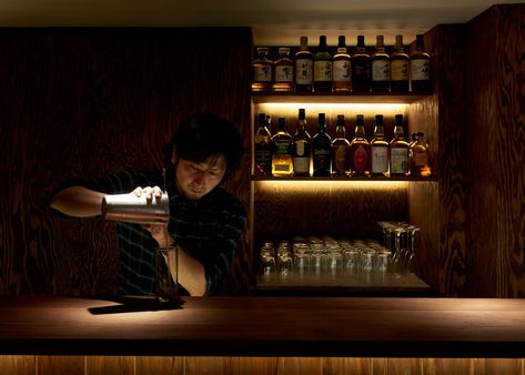 Cubé Restaurant and Kakurega Bar Opens Today in Mayfair - Eater London Japanese Whisky Bar, Japanese Cocktail Bar, Bar Counter Lighting, Whisky Room, Vinyl Bar, Japanese Cocktails, Sushi Counter, Counter Lighting, Opus One