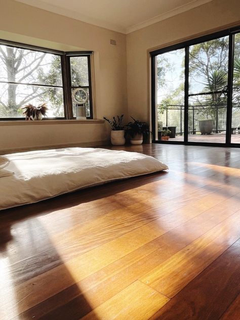 A guide to floor sleeping, inspired by the Japanese sleep system. We investigate the pros and cons of the futon and tatami sleep system Japanese Futon Bed Bedroom, Japanese Tatami Bed Frame, Japanese Folding Futon Floor Mattress, Japnese Futon Frame, Traditional Japanese Tatami Room, Japanese Floor Mattress, Japanese Home Design, Sleep On The Floor, Mattress On Floor