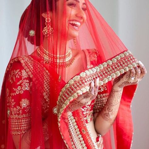 Beautiful Ghunghat/Veil Styles for Brides to Follow Accessories Fashion Featured Ideas/ Inspiration Style featured Ghunghat Indian weddings Most Popular Indian Bridal Veil, Bridesmaid Photoshoot, Pengantin India, Delhi Wedding, Veil Styles, Bride Portraits, Bridal Poses, Bridal Photoshoot, Indian Wedding Photography