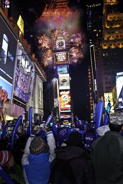 New Years Ball Drop 2012 from the street Nyc Ball Drop, New York Ball Drop, New Years Ball Drop, New York New Years, Times Square Ball Drop, New York New Years Eve, New Years Ball, Nyc Pics, Chevy Sonic