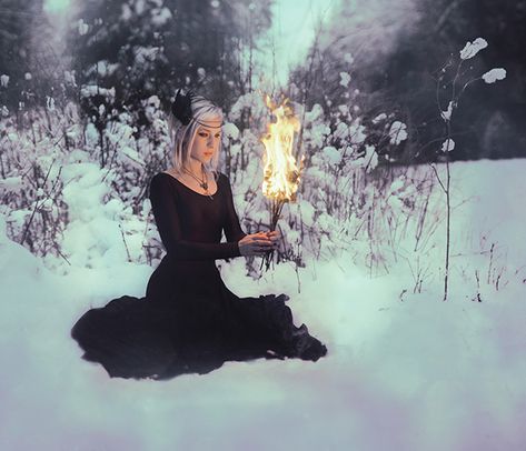 kindra-nikole_beautiful-bizarre_011 Fantastical Photography, Witch Photos, Happy Winter Solstice, Snow Photoshoot, Winter Photoshoot, Witch Fashion, Gothic Vintage, Fantasy Photography, Witch Art