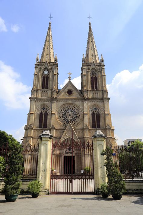 China Scenery, Cloud Building, Sacred Heart Cathedral, China Guangzhou, China Photo, Gothic Architecture, Sacred Heart, Cologne Cathedral, Guangzhou