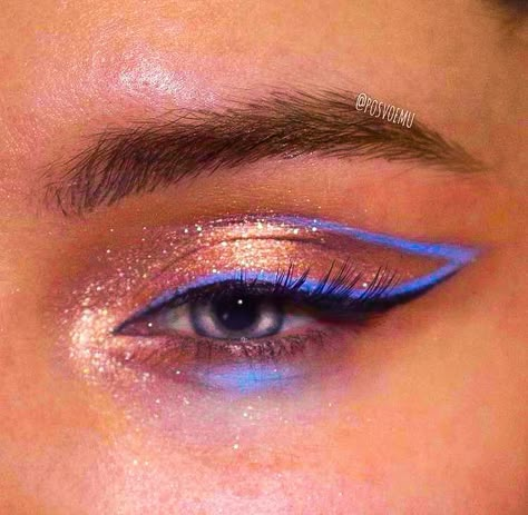 Cosmic Eye Makeup, Make Up Soft, Makeup Hacks Tutorials, Graphic Eyeliner, Dramatic Makeup, Basic Makeup, Mermaid Makeup, Edgy Makeup, Creative Makeup Looks