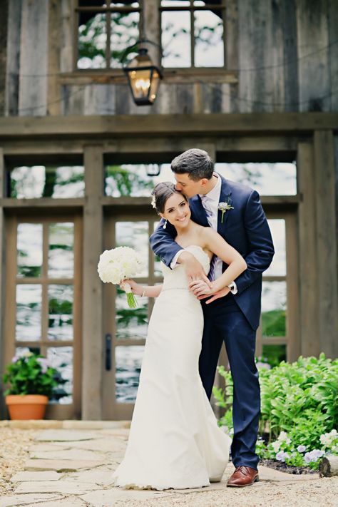 Photo ideas Short Bride Tall Groom Photography, Wedding Photo Tall Groom Short Bride, Wedding Photo Ideas Tall Groom Short Bride, Wedding Poses For Tall Groom Short Bride, Short Bride Tall Groom Pictures, Tall Groom Short Bride Poses, Short Bride Tall Groom, Tall Groom Short Bride, Margaritaville Wedding