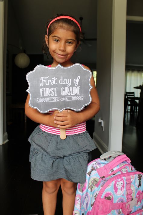 Free Back to School Printables- First Day of School Signs | OhSoPrintable First Day Of School Signs, First Day Of School Pictures, Princess Pinky Girl, First Day Of School Sign, School Printables, School Daze, Beginning Of The School Year, 1st Day Of School, School Signs