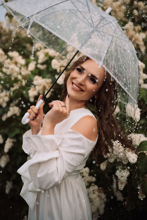 Photoshoot in lilac with umbrella Clear Umbrella Rain Photography, Umbrella Portrait Photography, Raining Senior Pictures, Clear Umbrella Photoshoot, Senior Pictures In The Rain, Rain Senior Pictures, Umbrella Photoshoot Ideas, Pose With Umbrella, Photoshoot In Rain