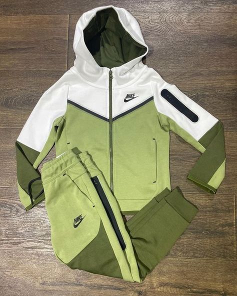 Womens Tracksuit Outfit, U Shaped Modular Kitchen Design, Nike Tech Jacket, Ensemble Nike, Tech Outfit, Nike Clothes Mens, Nike Original, Nike Tracksuit, Tracksuit Outfit