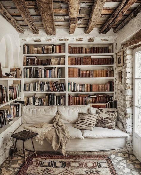 Cottage Library, Dream Home Library, Bookshelves In Living Room, Design Apartment, Cozy Reading Nook, Trendy Decor, Home Library, Dream Rooms, Book Shelf