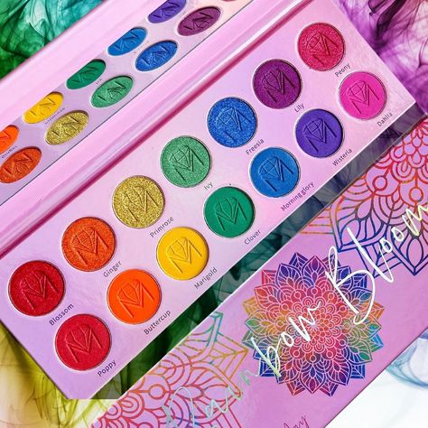 Rainbow Beauty, Rainbow Eyeshadow, Rainbow Palette, Artist Tips, Makeup Package, Makeup Artist Tips, Palette Makeup, Pinterest Makeup, Pigment Eyeshadow