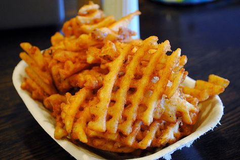 Fries!! Waffle Fries, Sports Food, Famous Recipe, Best Food Ever, Recipes From Heaven, Sweet Potato Fries, Potato Chips, French Fries, Different Recipes