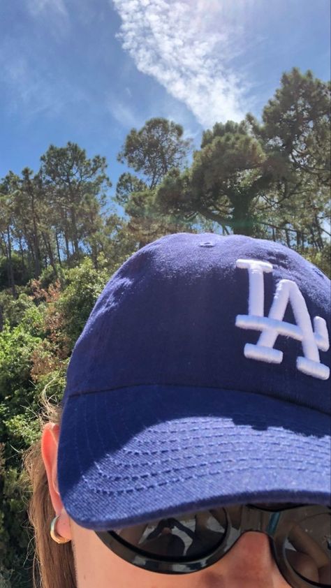 Mlb Cap Outfit Women, Blue Hat Aesthetic, Blue Cap Outfit, Crop Outfits, Cropped Outfits, Cap Outfit, Cap Girl, Selfie Poses Instagram, New Era Cap