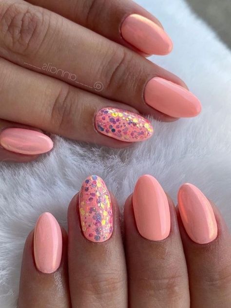 Nails Acrylic Coral Peach, Coral Nail Ideas Art Designs, Simple Short Summer Nail Ideas, Coral Summer Nails 2023, Coral And Glitter Nails, Coral Coloured Nails, Light Coral Nails With Design, Coral Almond Nails With Design, Coral Holiday Nails