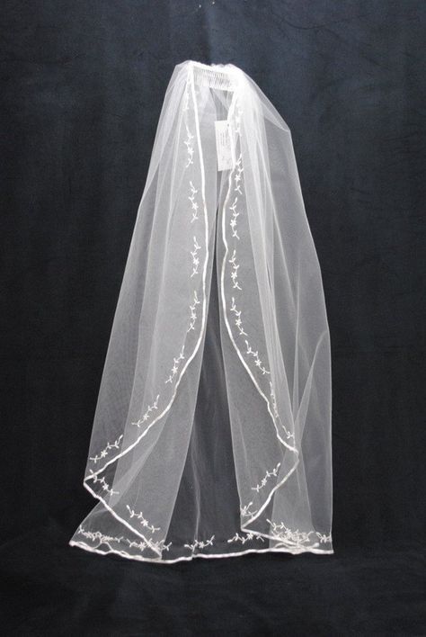 Fingertip Length Veil, Lace Cathedral Veil, Embroidered Edge, Fingertip Veil, Ethnic Hairstyles, Cathedral Veil, Gorgeous Wedding Dress, White Dresses, Wedding Veils