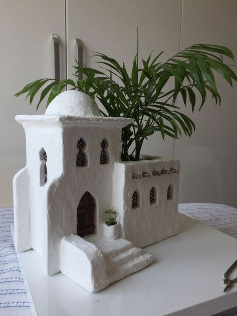 Clay Houses, Clay Diy Projects, Tanah Liat, Pottery Crafts, Ceramic Houses, Clay Art Projects, Ceramics Ideas Pottery, Miniature Crafts, Creative Activities