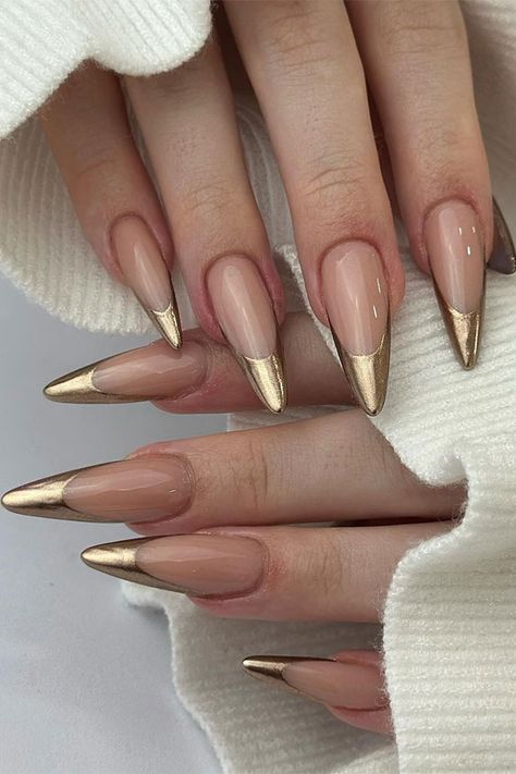 January nails, simple nails, glazed donut nails, chrome nails, ombre nails, short simple nails, natural nails, nail trends, pearl nails Gold French Tip, Acrylic Nails Stiletto, Nails Oval, Mirror Nails, Gel Acrylic Nails, Nagel Tips, Almond Nails Designs, Nail Swag, Head Design