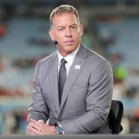 ESPN's Troy Aikman blasts referees for 'ridiculous' delay in making call — USA TODAY Troy Aikman, Monday Night Football, Monday Night, S Class, Sports Illustrated, Usa Today, Hall Of Fame, Dallas Cowboys, Eye Candy