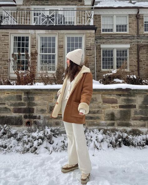 11 Gorgeous Outfits With Beanies That I Can Wear Everyday - The Wandering Girl White Beanie Outfit, Winter Beanie Outfit, Outfits With Beanies, Beanie Outfit Women, Black Beanie Outfit, Beanie Outfits, Long Beige Coat, Black Velvet Coat, Chunky Black Boots